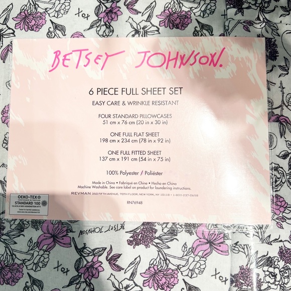 New Betsey Johnson Full Sheet Set with additional pillow cases - Skull Flower XO - Picture 2 of 3